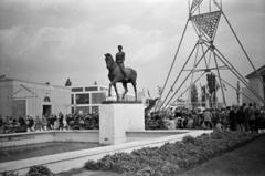 Magyarország, Budapest X., Albertirsai úti vásár területe, Sportlovasnő (Szabó Iván, 1954.), 1955, Gara Andor, Budapest, Fortepan #285607