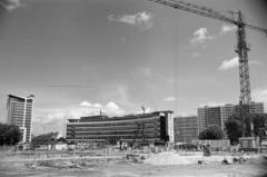 France, Strasbourg, a Strasbourg-i Egyetem területe a Rue du Maréchal Juin felől. Balra a Tour de Chimie (a kémiai tanszék toronyépülete)., 1967, Gara Andor, Fortepan #285697