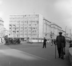 Magyarország, Budapest IX.,Budapest VIII., Üllői út, szemben a József körút melletti ház, balra a Corvin (Kisfaludy) köz látható., 1963, Gara Andor, Budapest, Fortepan #285804