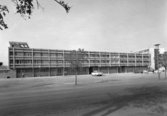 Magyarország, Veszprém, a Hotel Veszprém épülete., 1969, Építésügyi Dokumentációs és Információs Központ, VÁTI, motorkerékpár, szálloda, Mercedes-márka, Volkswagen-márka, lámpaoszlop, automobil, Fortepan #28588