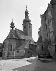 Magyarország, Kőszeg, Jurisics tér, Szent Imre-templom, jobbra a Szent Jakab-templom., 1964, Építésügyi Dokumentációs és Információs Központ, VÁTI, templom, barokk-stílus, Walent Marx-terv, Wolf Zehentmayer-terv, Fortepan #28603