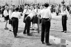 Magyarország, Budapest XIV., Ötvenhatosok tere (Felvonulási tér), magyar úttörők II. országos találkozója. A felvétel a dísztribün mellett készült., 1959, Garaczi László, Budapest, Fortepan #286030