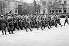 Magyarország, Budapest XIV., Dózsa György út a Műcsarnok mellett, háttérben a Délibáb utca torkolata, munkásőrök felvonulása az április 4-i katonai díszszemlén., 1959, Garaczi László, munkásőr, egyenruha, Budapest, Fortepan #286035