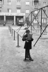 Magyarország, Budapest V., a Balaton (Pálffy György) utca - Honvéd utca - Honvéd (Néphadsereg) tér - Szemere utca által határolt háztömb udvara., 1963, Garaczi László, Budapest, Fortepan #286039