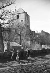 Magyarország, Várpalota, Hunyadi Mátyás (Fő) tér, Thury-vár., 1950, Kieselbach Tamás, Fortepan #286241