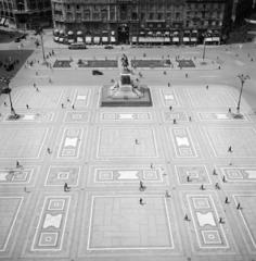 Italy, Milan, Dóm tér (Piazza del Duomo), a felvétel a Dóm tetejéről készült. Középen II. Viktor Emánuel emlékműve., 1933, Kieselbach Tamás, Fortepan #286308