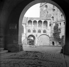 Magyarország, Sárospatak, Rákóczi-vár, szemben a Lorántffy-loggia és a Vörös-torony., 1953, Kieselbach Tamás, Fortepan #286347