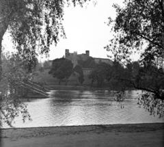 Magyarország, Sárospatak, a Bodrog folyó partja, balra az ideiglenes fahíd jobbra a Rákóczi-vár látható., 1953, Kieselbach Tamás, Fortepan #286349