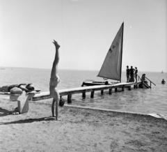 1956, Kieselbach Tamás, sailing, handstand, pier, Fortepan #286358