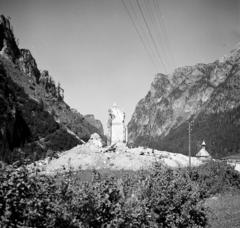 Olaszország, Dolomitok, az 51-es számú főút, jobbra az út mellett a Landro kápolna., 1934, Kieselbach Tamás, Fortepan #286389