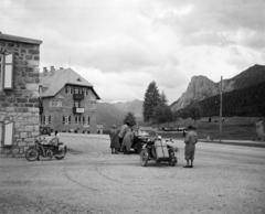 Olaszország, Dolomitok, Carezza-hágó (Passo di Costalunga)., 1934, Kieselbach Tamás, oldalkocsis motorkerékpár, Lancia Lambda, Fortepan #286391