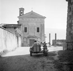 Olaszország, Toscolano Maderno, szemben a Santuario Madonna del Benaco látható., 1934, Kieselbach Tamás, oldalkocsis motorkerékpár, Fortepan #286399