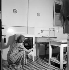 1938, Kieselbach Tamás, kitchen, squatting, Fortepan #286465