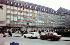 Németország, Lipcse, Markt, Messehaus am Markt., 1975, Kozák, Wartburg-márka, NDK, színes, Wartburg 353, Fortepan #286522