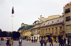 Szlovákia, Trencsén, Mierové námestie, fenn a vár, 1975, Kozák, Fortepan #286528