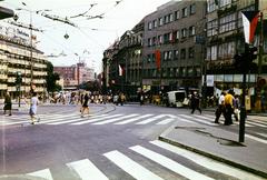 Szlovákia, Pozsony, Hurbanovo námestie (egykor Nagy Lajos tér), szemben a Szlovák Nemzeti Felkelés tere (Námestie SNP)., 1976, Kozák, színes, Csehszlovákia, Fortepan #286582