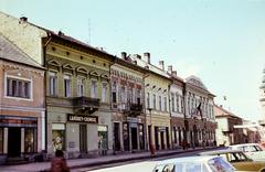 Szlovákia, Rimaszombat, Fő tér (Hlavné námestie), szemben a Hatvani István utca (ulica Istvána Hatvaniho, eredetileg Kossuth utca) torkolata., 1976, Kozák, színes, Csehszlovákia, Fortepan #286586