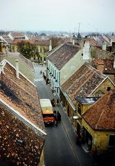 Magyarország, Kőszeg, kilátás a Hősök kapuja tornyából a Városház utcára., 1980, Kozák, színes, Fortepan #286605