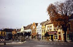 Magyarország, Kőszeg, Fő (Köztársaság) tér a Kossuth Lajos utca torkolata felől., 1980, Kozák, színes, Fortepan #286622