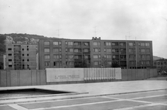 Magyarország, Tatabánya, Fő tér, Felszabadulási emlékmű., 1965, Építésügyi Dokumentációs és Információs Központ, VÁTI, emlékmű, lakótelep, antenna, Fortepan #28663