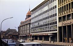 Magyarország, Kaposvár, Fő utca, a tornyos épület a Széchenyi tér sarkán álló Dorottya Hotel., 1973, Kozák, Fortepan #286708