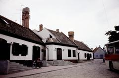 Magyarország, Hajós, Pincefalu, Hirrlingen tér, a Hosszúhegyi Állami Gazdaság fogadója, vendégháza (később Cabernet látogatóközpont)., 1982, Kozák, színes, Fortepan #286730