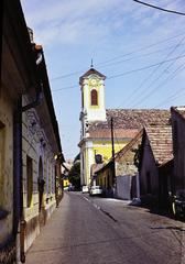 Magyarország, Szentendre, Kucsera Ferenc (Május 1.) utca, szemben a Szent Péter-Pál-templom., 1976, Kozák, színes, Fortepan #286735