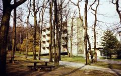 Magyarország, Sopron, Várisi út 4., Hotel Fenyves (később Hotel Lövér). Az oldalhomlokzaton Ludmány Ottó sgraffito-ja., 1982, Kozák, színes, Fortepan #286744