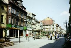 Németország, Mühlhausen, a Steinweg a Grasegasse és a Stätte között., 1976, Kozák, színes, NDK, Fortepan #286794