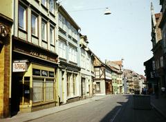 Németország, Mühlhausen, Steinweg, balra a 69. szám és távolabb a Breitenstraße torkolata., 1976, Kozák, színes, NDK, Fortepan #286795