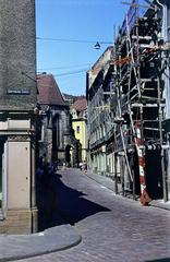 Germany, Meissen, a Fleischergasse a Görnische Gasse torkolatától az An der Frauenkirche felé, és ott a Miasszonyunk-templom (Frauenkirche)., 1971, Kozák, colorful, GDR, Fortepan #286814