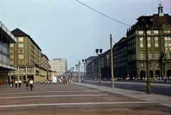 Németország, Drezda, a Wilsdruffer Straße (Ernst-Thälmann-Straße) az Altmarkt felől a Pirnaischer Platz felé nézve, balra a Kulturpalast, 1970, Kozák, NDK, Fortepan #286821