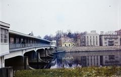 Szlovákia, Pöstyén, fedett sétahíd a Vág folyón,a túloldalon a Jézus Szent Szíve-kápolna., 1972, Kozák, Fortepan #286832