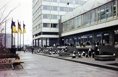 Germany, Leipzig, Grimmaische Strasse az Augustusplatz (Karl-Marx-Platz) felé nézve, jobbra a Pressezentrum., 1977, Kozák, colorful, fountain, GDR, Fortepan #286850