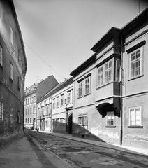 Magyarország, Sopron, Templom utca a Fő (Beloiannisz) tér felől., 1962, Építésügyi Dokumentációs és Információs Központ, VÁTI, utcakép, zárterkély, Fortepan #28691