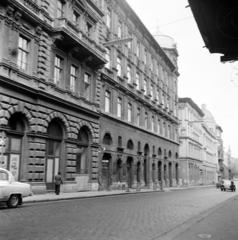 Magyarország, Budapest I., Fő utca a Clark Ádám tér felől, szemben az Apor Péter utca torkolata., 1962, Szentkuthy Ibolya, Budapest, Fortepan #286976