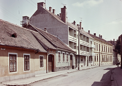 Magyarország, Kőszeg, Gyöngyös utca a Dózsa György utca felől a Várkör (Béke út) felé nézve., 1964, Építésügyi Dokumentációs és Információs Központ, VÁTI, színes, Fortepan #28709