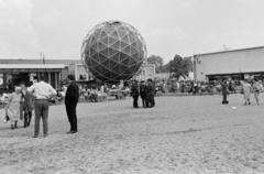 Magyarország, Városliget,Budapesti Nemzetközi Vásár, Budapest XIV., a belföldi idegenforgalom pavilonja. A Gömbkilátó szerkezete 1967. óta Balatonbogláron áll., 1963, Tem Miklós, geometria, Budapest, Fortepan #287128