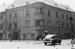 Magyarország, Sopron, Fő (Beloiannisz) tér a Városház utca felől nézve, szemben a Storno-ház., 1962, Tem Miklós, rendszám, GAZ M20 Pobjeda, Fortepan #287157