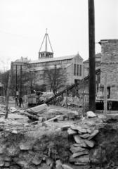 Magyarország, Budapest II., építkezés a Vérhalom utca - Törökvész út sarkán, háttérben a Tövis utca sarkon a Kapisztrán Szent János-templom látható., 1963, Tóth Ákos, Budapest, Fortepan #287173