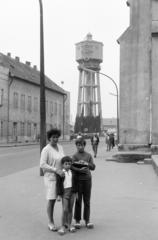 Magyarország,Balaton, Siófok, Fő utca, középen szemben a Víztorony, jobbra a Sarlós Boldogasszony-templom látszik., 1972, Tóth Ákos, Fortepan #287190