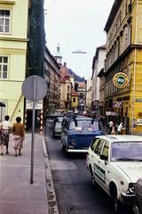 Ausztria, Graz, Burggasse az Opernring saroknál, távolban a Szent Egyed-székesegyház (Domkirche zum Heiligen Ägydius)., 1972, Tóth Ákos, színes, Fortepan #287297