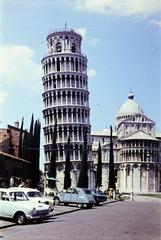 Olaszország, Pisa, Via Cardinale Pietro Maffi. Szemben a Dóm és annak harangtornya, a ferde torony., 1962, Szomolányi József, ferde, Fortepan #287307