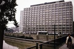 Austria, Vienna, Obere Donaustraße 91-95., Wiener IBM-Zentrum. Előtérben a Duna-csatorna feletti Marienbrücke., 1968, Szomolányi József, Fortepan #287320