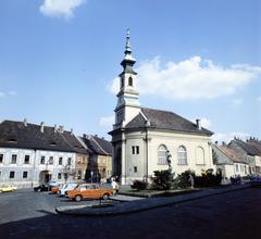 Magyarország, budai Vár, Budapest I., Bécsi kapu tér, szemben a Budavári Evangélikus templom és a Kazinczy emlékkút (Pásztor János, 1936.). Jobbra a Fortuna utca., 1983, Saphier Herbert, Budapest, Fortepan #287397