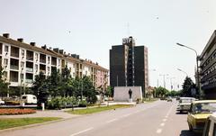 Magyarország, Békéscsaba, Szabadság tér, szemben a Lenin szobor id. Kalló Viktor szobrászművész alkotása (1971)., 1984, Saphier Herbert, rendőrség, OTP, Fortepan #287404