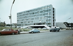 Magyarország, Veszprém, Kossuth utca, Pártház., 1968, Építésügyi Dokumentációs és Információs Központ, VÁTI, színes, pártház, magyar gyártmány, teherautó, Csepel-márka, lámpaoszlop, automobil, Skoda Octavia, neon lámpa, Dodge Dart, Fortepan #28741