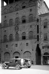 Italy, Florence, Piazza dei Davanzati, Palazzo Davanzati., 1921, Lánchidi Péter, automobile, Fortepan #287506