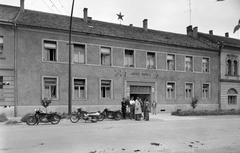 Magyarország, Marcali, Rákóczi utca 9. Járási Tanács., 1968, Építésügyi Dokumentációs és Információs Központ, VÁTI, motorkerékpár, Csepel Pannonia TLB, Junak 350, Fortepan #28751