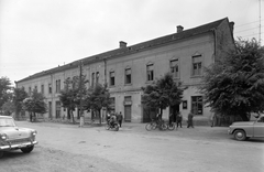 Magyarország, Marcali, Rákóczi utca 2-6. A VÁTI Építésügyi Dokumentációs és Információs Központ Tervtárából., 1968, Fortepan, kerékpár, cégtábla, motorkerékpár, Fortepan #28752